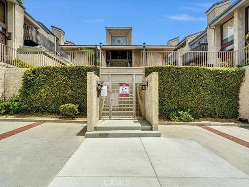 302-2298 Rose Ave, Signal Hill, CA, 90755-3757 | Card Image