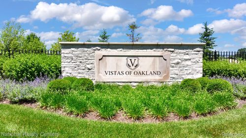 1655 Vista Drive W, Oakland Charter Township, MI, 48363 | Card Image