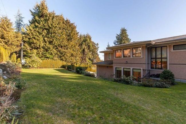 1167 Eyremount Drive, House other with 7 bedrooms, 8 bathrooms and 10 parking in West Vancouver BC | Image 37