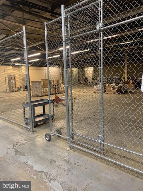 b2-1000 New Holland Ave, LANCASTER, PA, 17601-5606 | Card Image