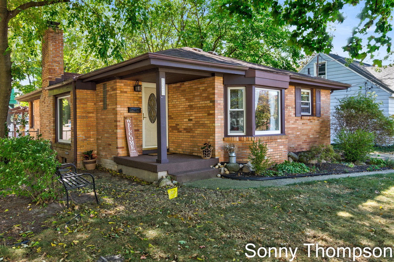 Mulford Dr, Grand Rapids, MI 49507