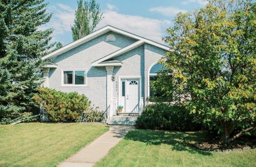3801 64 Street, Stettler, AB, T4K1G2 | Card Image