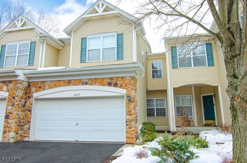3027 King Ct, Green Brook, NJ, 08812-1740 | Card Image