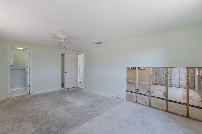 The primary suite has a walk-in closet and ensuite. | Image 17
