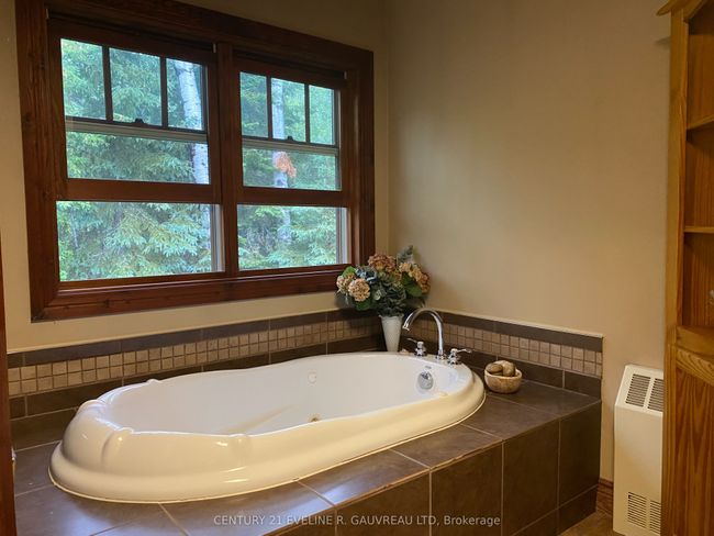 918183 Portage Bay Rd, House other with 4 bedrooms, 3 bathrooms and 20 parking in Cobalt ON | Image 24
