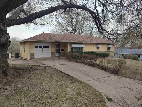 934 Oxford Dr, Emporia, KS, 66801-5439 | Card Image