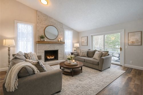 1042 E Circle Dr, Wayzata, MN, 55391-1822 | Card Image