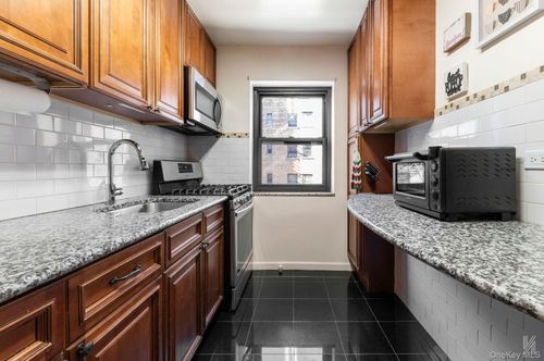 3d-34-10 94th St, Jackson Heights, NY, 11372-3809 | Card Image