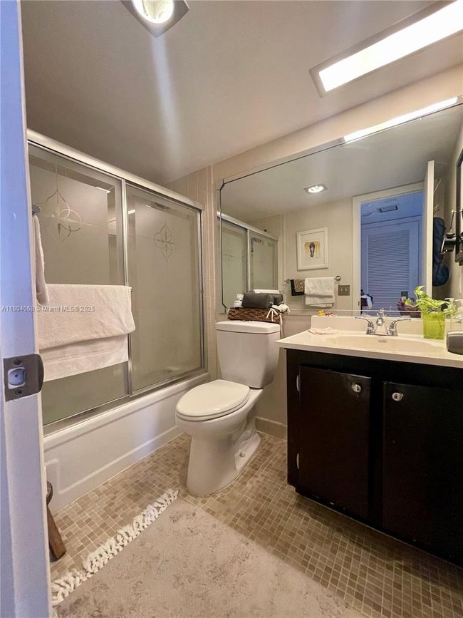 APT-410 - 2312 S Cypress Bend Dr, Condo with 2 bedrooms, 2 bathrooms and null parking in Pompano Beach FL | Image 18