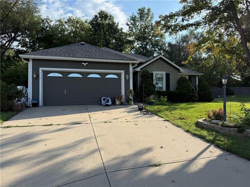2911 Girard St, Leavenworth, KS, 66048-6733 | Card Image