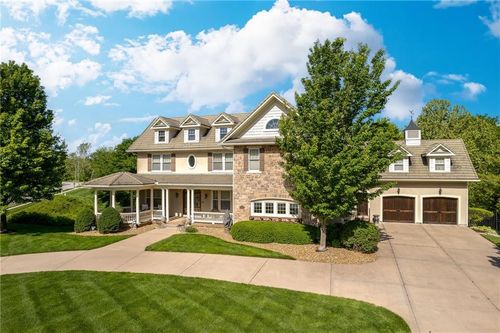 6436 N National Dr, Parkville, MO, 64152-4951 | Card Image