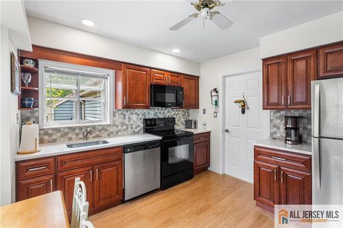 c-10 Glastonbury Dr, Monroe Twp, NJ, 08831-4731 | Card Image