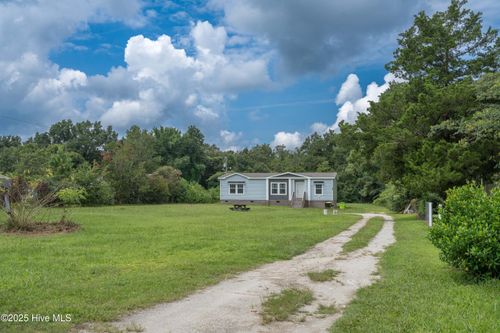 239 Belgrade Swansboro Rd, Stella, NC, 28582-9612 | Card Image