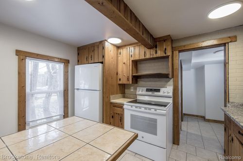 31 Heights Rd, Lake Orion, MI, 48362-2720 | Card Image