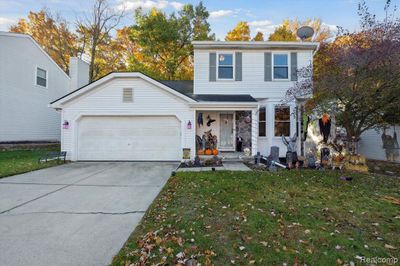 3 bedroom colonial at back of sub. | Image 2