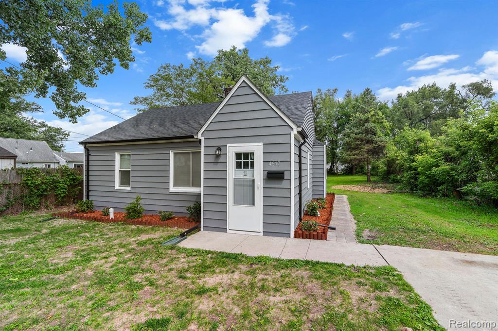 Bayliss Ave, Warren, MI 48091