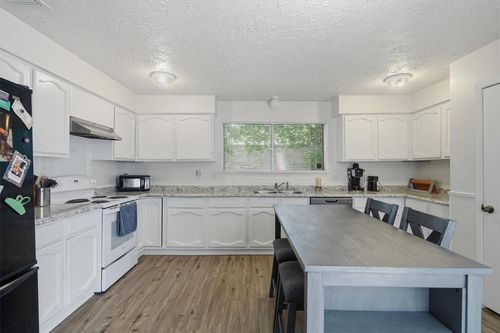 16131 Highlander Dr, Houston, TX, 77082-1316 | Card Image
