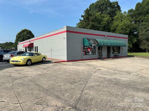 597 N Main St, Mooresville, NC, 28115-2327 | Card Image