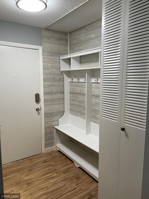 apt-105-2800 Hillsboro Ave N, New Hope, MN, 55427-2332 | Card Image