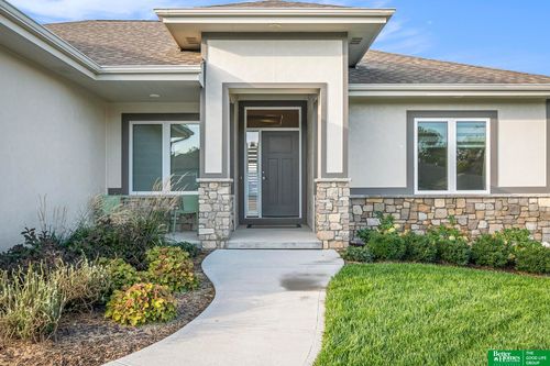 16061 C W Hadan Dr, Bennington, NE, 68007-5623 | Card Image