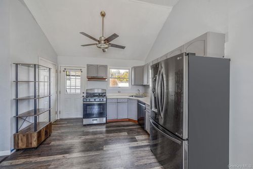 53 Spruce St, Central Islip, NY, 11722-3113 | Card Image