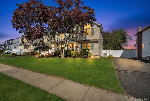 33 Mohawk Drive, Babylon, NY, 11703 | Card Image