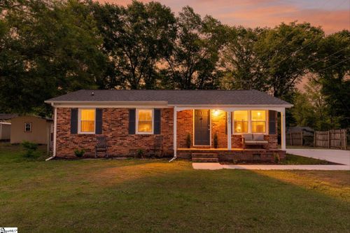105 G St, Williamston, SC, 29697-2150 | Card Image