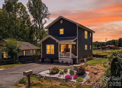 100 Victoria Springs Dr, Flat Rock, NC, 28731-5511 | Card Image