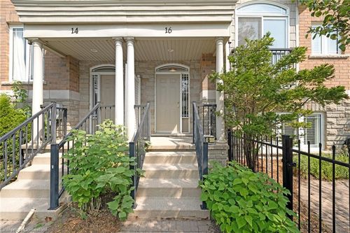 16 Bruce St, Cambridge, ON, N1R8M8 | Card Image