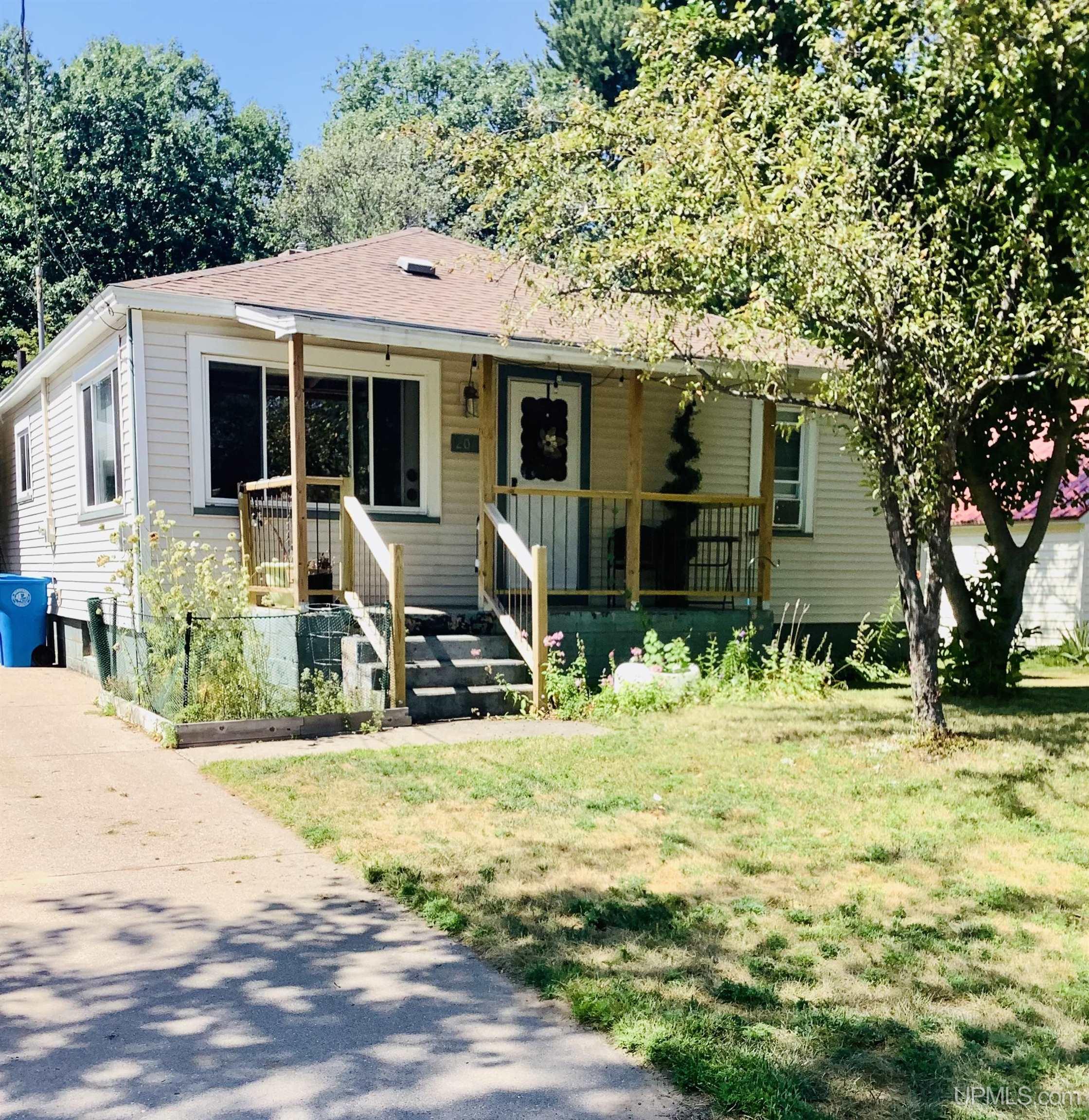 Wetton Ave, Marquette, MI 49855