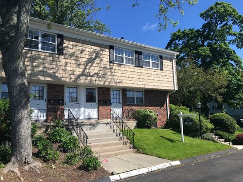 apt-127-245 Unquowa Rd, Fairfield, CT, 06824-5027 | Card Image