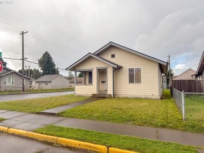 303 23 Rd Ave, House other with 3 bedrooms, 1 bathrooms and 1 parking in LONGVIEW WA | Image 3