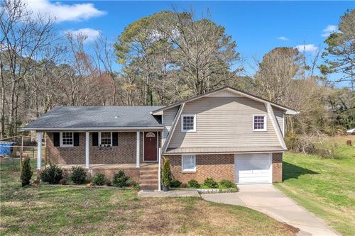 405 Strawberry Ln Se, Lindale, GA, 30147-1433 | Card Image