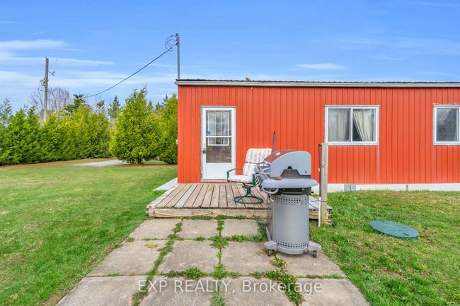70 Red Cap Beach Rd, Home with 2 bedrooms, 1 bathrooms and 5 parking in Kirkfield ON | Image 4