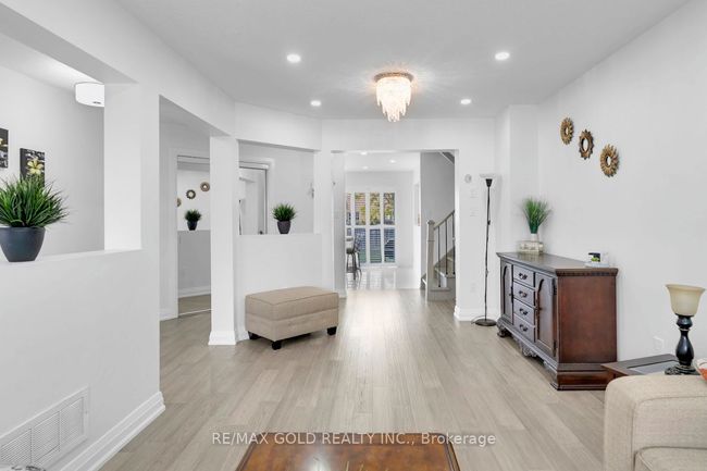 66 Thunderbird Trail, House attached with 5 bedrooms, 4 bathrooms and 2 parking in Brampton ON | Image 7
