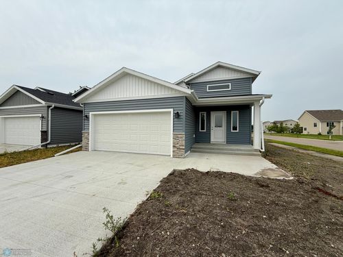 1852 44th Ave S, Moorhead, MN, 56560-5869 | Card Image