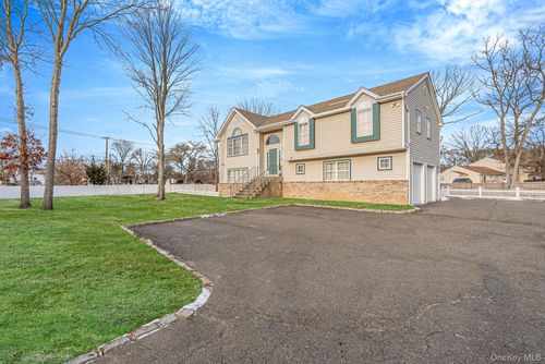 475 Old Country Rd, Huntington Station, NY, 11746-4754 | Card Image