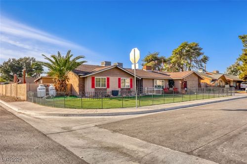 4591 E Philadelphia Ave, Las Vegas, NV, 89104-5643 | Card Image