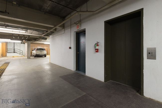 Garage with elevator | Image 40