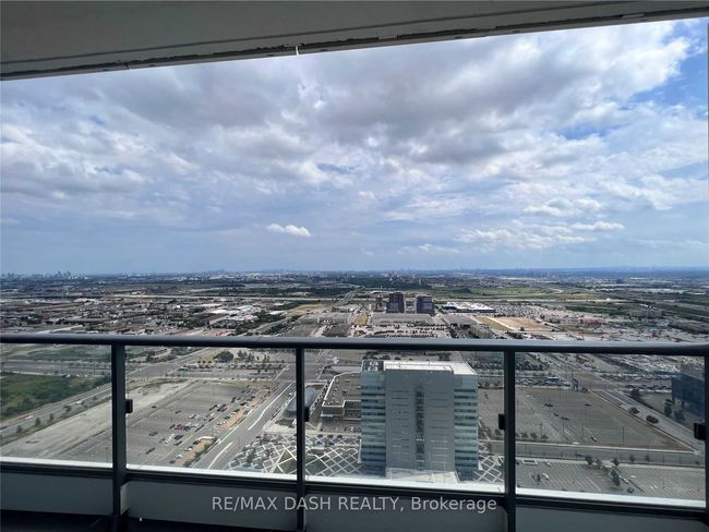 5009 - 5 Buttermill Ave, Condo with 3 bedrooms, 2 bathrooms and 1 parking in Vaughan ON | Image 13
