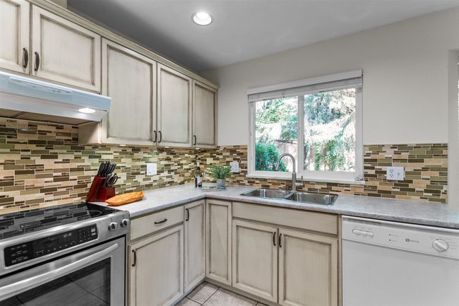 39 - 101 Parkside Dr, Townhouse with 3 bedrooms, 2 bathrooms and 2 parking in Port Moody BC | Image 10
