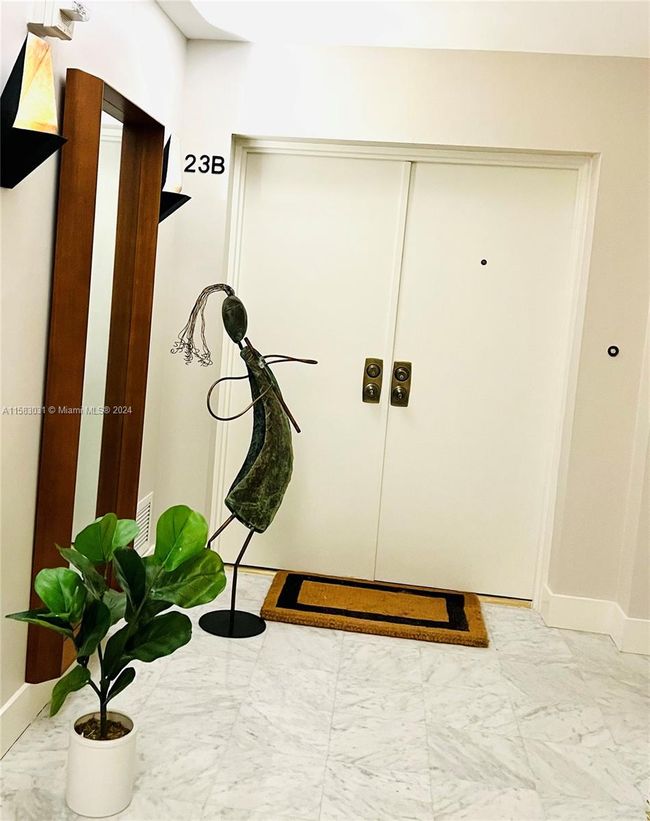 APT-23B - 881 Ocean Dr, Condo with 2 bedrooms, 2 bathrooms and null parking in Key Biscayne FL | Image 4