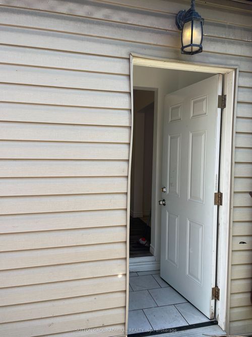 165 Anne St S, Barrie, ON, L4N2E4 | Card Image
