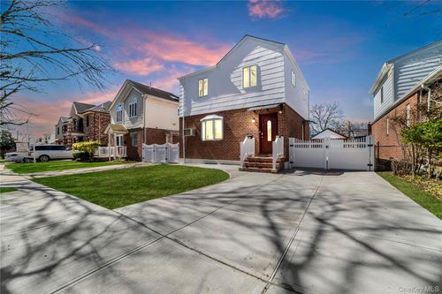 81-28 252nd St, Bellerose, NY, 11426-2530 | Card Image