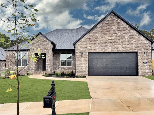 2872 N Chapel Dr, Fayetteville, AR, 72704-3406 | Card Image