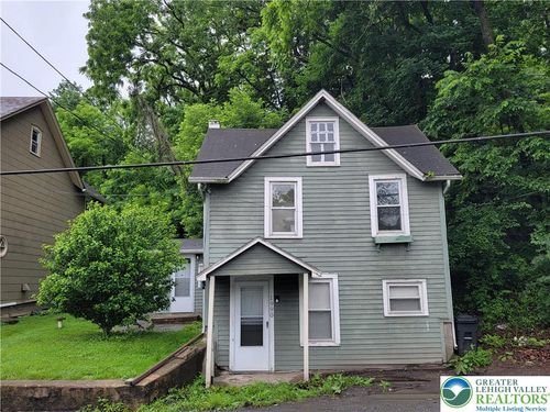 1990 S Delaware Dr, Williams Twp, PA, 18042-9702 | Card Image