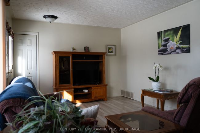998169 Highway 11, House other with 3 bedrooms, 2 bathrooms and 6 parking in New Liskeard ON | Image 9