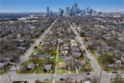 66 Anthony St, Austin, TX, 78702-5558 | Card Image
