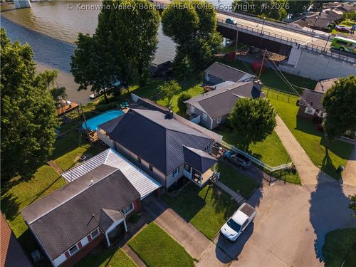 1518 Fenton Cir, Nitro, WV, 25143-2324 | Card Image