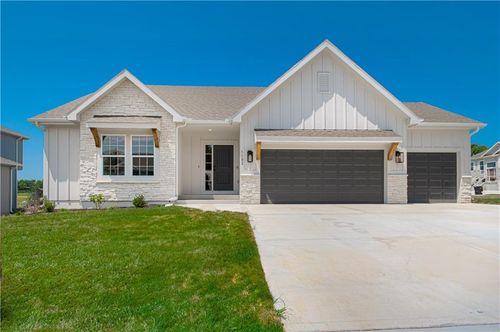 1102 Noah Ln, Kearney, MO, 64060-7365 | Card Image